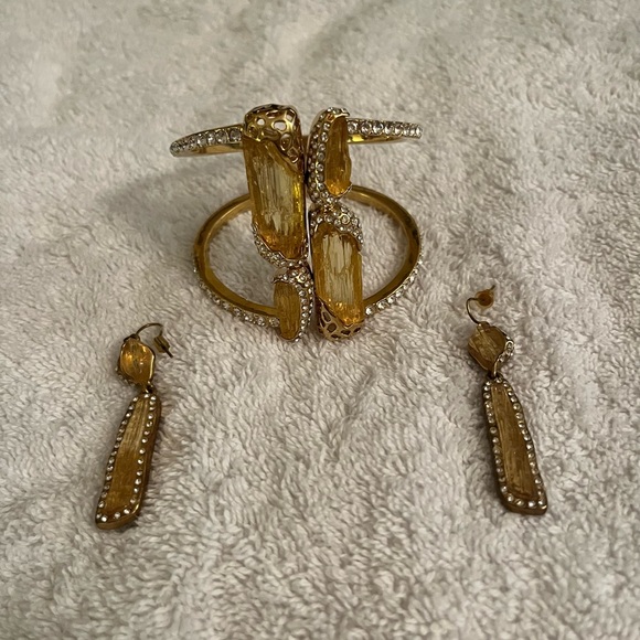 Gorgeous Kara Ross Gold Tone Hinged Bracelet and Matching Earrings - Picture 1 of 7